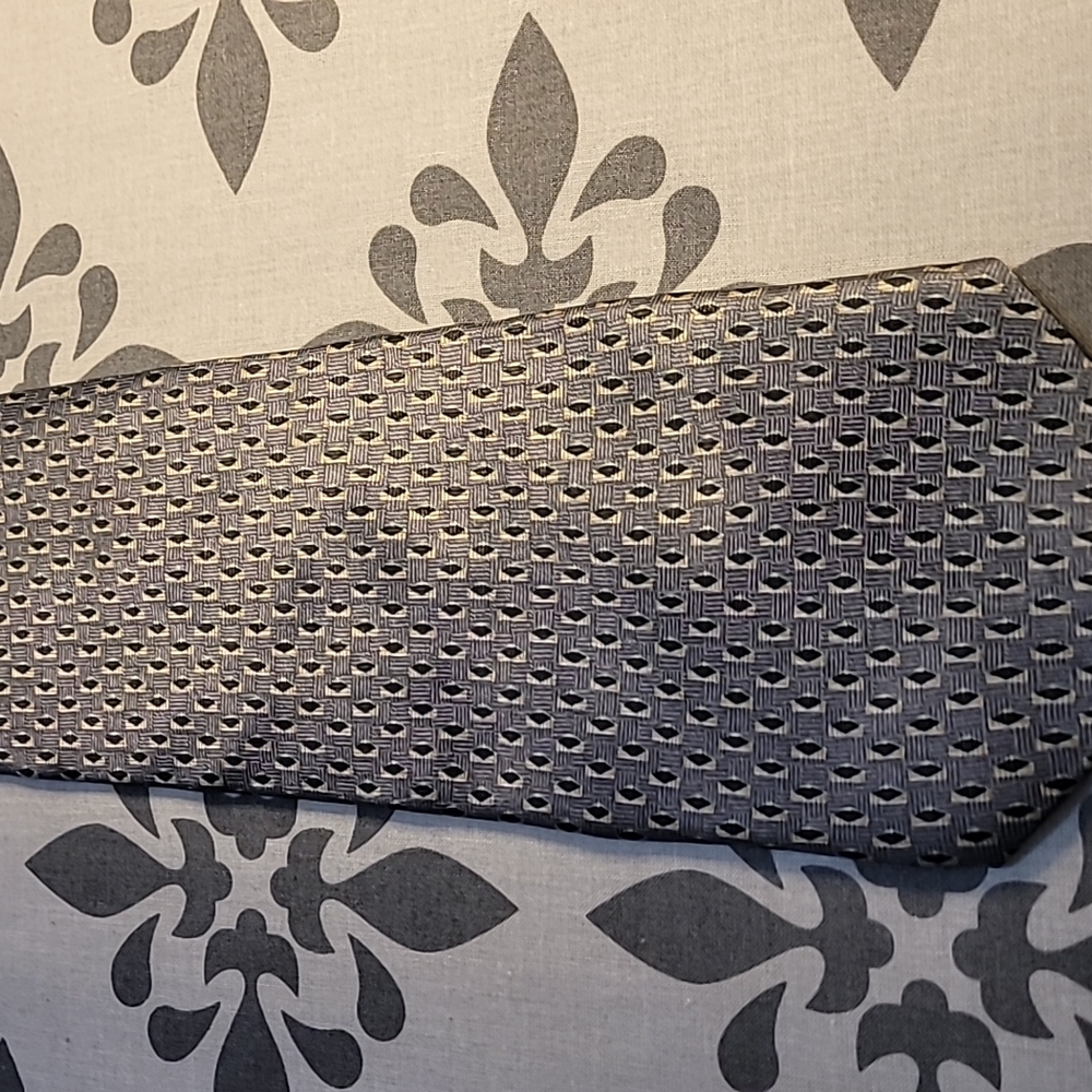 Bill Blass Neo Silk Grey Tie with Gold, Black, and Teal Accent